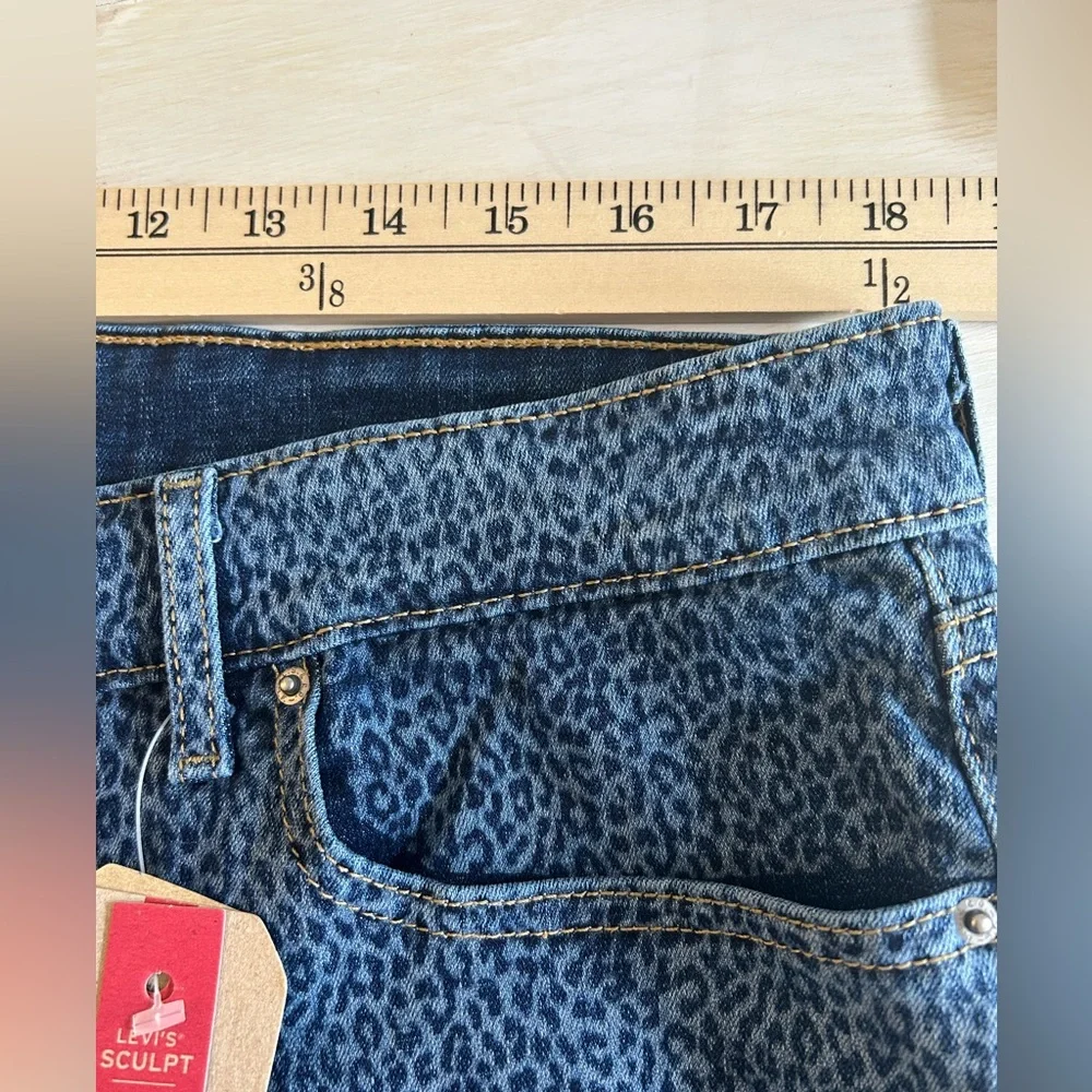 NWT Women’s Levi’s Sculpt 711 skinny, blue animal print denim, plus size 18.